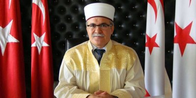 "Abdestini evde al, maskeni tak, mesafeni koru, seccadenle camiye gel!"