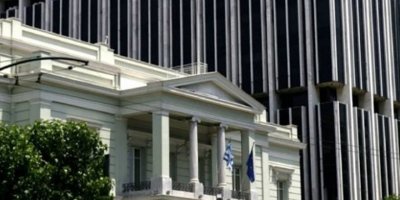 Yunanistan Dışişleri bakanlığı Türk bayrağının yakılmasını kınadı