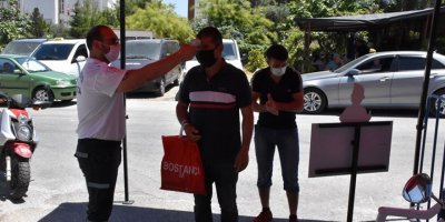 Girne’de açık pazar birtakım tedbirlerle açıldı