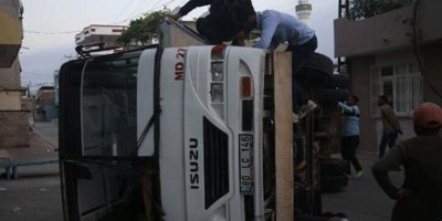 Adana'da 2 midibüs çarpıştı: 12 tarım işçisi yaralandı