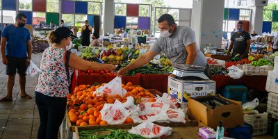 Gazimağusa belediyesinin pazar yerinde aldığı önlemler hem esnafa hem vatandaşa memnuniyet veriyor