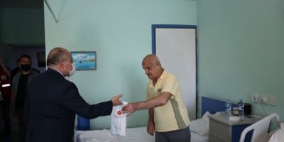 TC Cumhurbaşkanı Erdoğan'ın Talimatıyla KKTC'deki yaşlılara hijyen paketi dağıtımı sürüyor