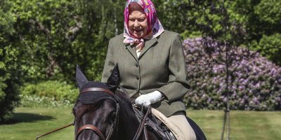 Kraliçe'nin 70 gün sonra ilk karantina görüntüsü