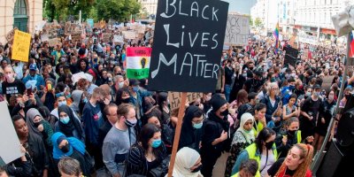 Dünya ırkçılığa karşı sokaklarda