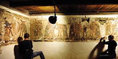 Guatemala’daki bir evde paha biçilemez Maya duvar resimleri bulundu