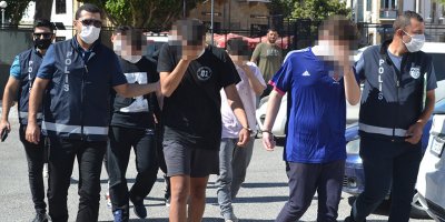 Kız meselesi yüzünden kavga ettiler