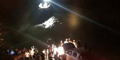 Erzincan'da minibüs nehre düştü: 5 ölü, 3 yaralı