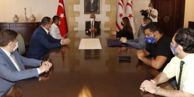 Cumhurbaşkanı Akıncı, KKTC Fenerbahçeliler Derneği heyetini kabul etti
