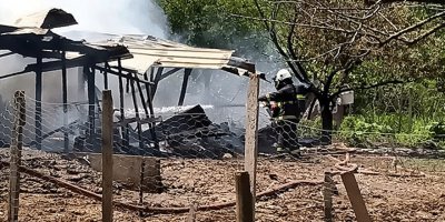 Hayvanlarını kabul etmeyen akrabasının ahırını yaktı