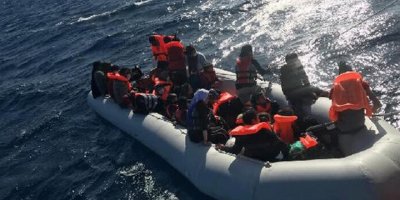 Yunanistan'ın ölüme terk ettiği 29 kaçak göçmen kurtarıldı