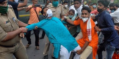 El öperek koronavirüsü tedavi ediyorum dedi, 20 kişiye virüs bulaştırdı