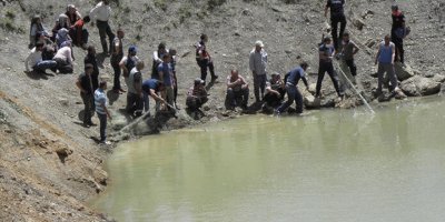 Adana'da yürek yakan haber! Oğlunun gölete girdiğini sanmış...