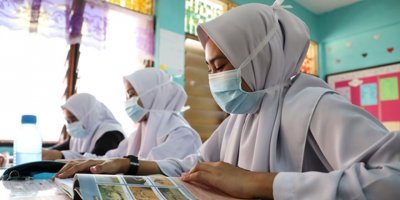 Malezya'da okullar 3 ay sonra yeniden açıldı