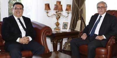 Cumhurbaşkanı Akıncı, Doğu Akdeniz Üniversitesi Rektörü Hocanın’ı kabul etti