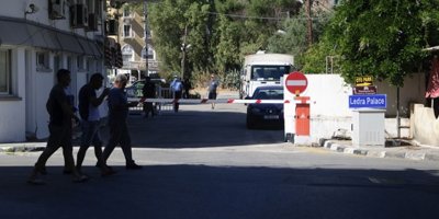 Ledra palace kapısı bu sabah geçişlere açıldı