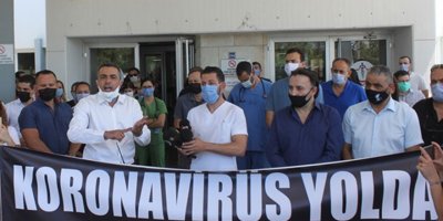 Sağlıkta örgütlü sendikalar uyarı eylemi yaptı