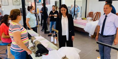 Mağusa gelişim akademisi’nde maske ve tulum üretimi devam ediyor