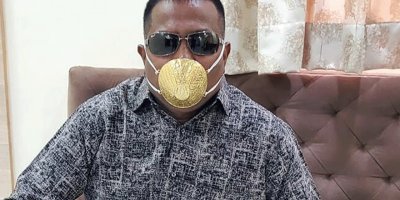 İzlediği videodan sonra aklına geldi! 4 bin dolara altın maske yaptırdı