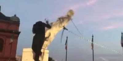 ABD’de Kristof Kolomb’un bir heykeli daha yıkıldı