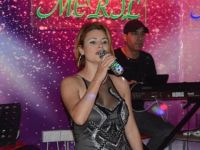 Sahnede önce Fisun sonra Burçin