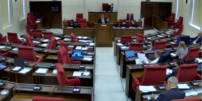 Muhalefet Meclis’i terk etti