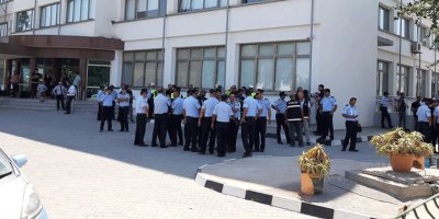 Müteahhitler eylemi 2 yerde devam ediyor