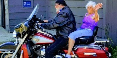 Karantinadan çıktı, soluğu dövmecide aldı!