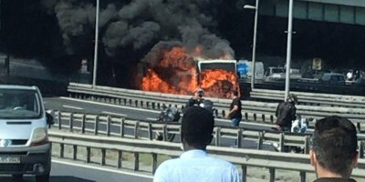 İstanbul'da metrobüste korkutan yangın