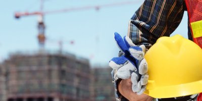 İskele’de iş kazasıda işçi 2,15 metre yükseklikten düştü