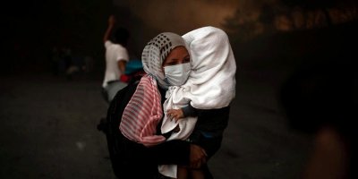 Moria mülteci kampında alevler yeniden yükseldi