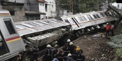 Endonezya'da tren otomobile çarptı: 3 ölü, 4 yaralı