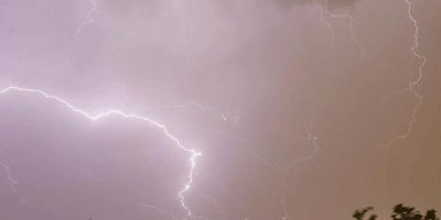 Hindistan'da yıldırım isabet eden 28 kişi öldü