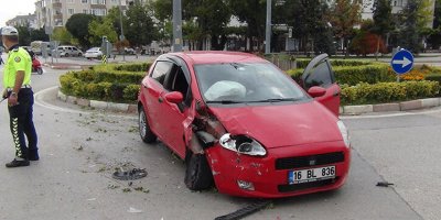 Kiralık araçla kaza yaptı, şoka girdi