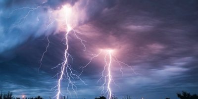 Güney Afrika'da yıldırım isabet eden 2 kişi öldü