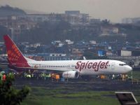 Hindistan'da diş protezi boğazına kaçan yolcu uçakta öldü