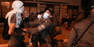 Netanyahu karşıtı gösteriler kısıtlamalara rağmen sürüyor