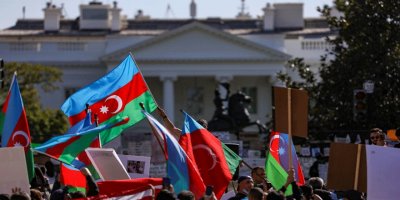 Beyaz Saray önünde Azerbaycan'a destek mitingi düzenlendi