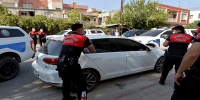Polis alarma geçti: Camı kırıp kurtardı
