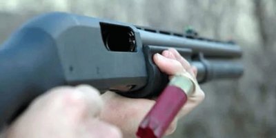 Tüfeği temizlerken annesini öldürdü