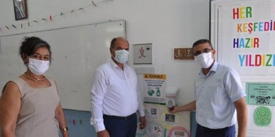 Değirmenlik Belediyesi’nden öğrenci ve öğretmenlere maske