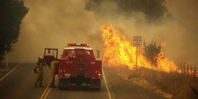 Güney California'da yangınlar nedeniyle 100 binden fazla kişi için tahliye emri