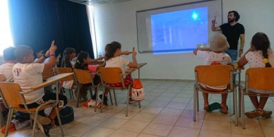 Özay Günsel Çocuk Üniversitesi Öğrencileri, Çevrimiçi Devam Eden Eğitim Programıyla İşaret Dili Öğreniyor