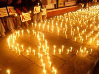 Kolombiyalılar "Mum Günü"nde geceyi aydınlattı