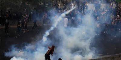 Komşuda halk sokağa döküldü