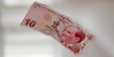 Euro 10 lirayı aştı