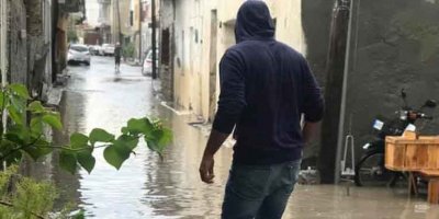 Lefkoşa’da işletme sular altında kaldı