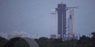 Nasa, 4 astronotu taşıyan spacex'e ait uzay aracını fırlattı