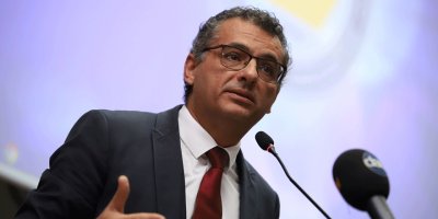 Erhürman: Siyasetin zemini kaydı