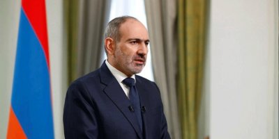 Ermenistan’ın savunma bakanı da istifa etti