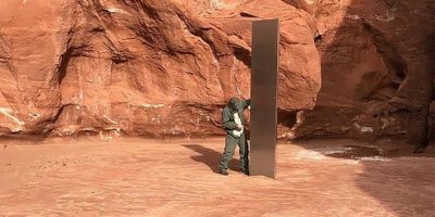 Koyunları saymaya gittiler… Dev monolit sütun buldular